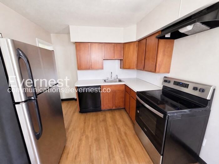 749 Racine Ave - Photo 3 of 28