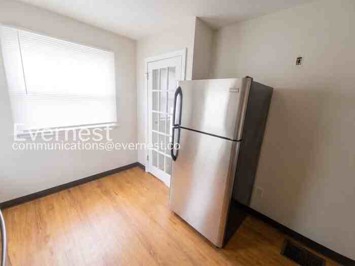 749 Racine Ave - Photo 4 of 28