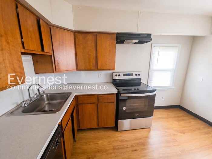 749 Racine Ave - Photo 5 of 28