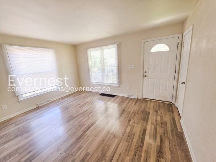 749 Racine Ave - Photo 6 of 28