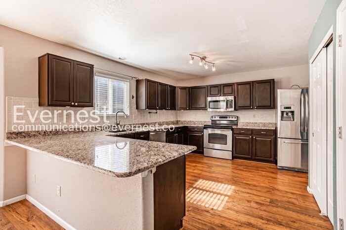 7255 Pine Hills Way - Photo 6 of 27
