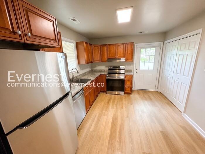 15815 Meridian Ave - Photo 2 of 13