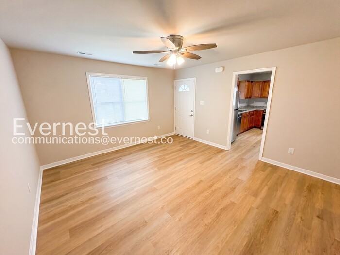 15815 Meridian Ave - Photo 3 of 13