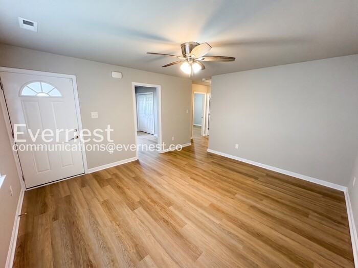 15815 Meridian Ave - Photo 4 of 13