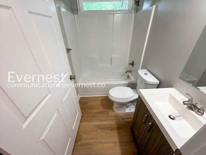 15815 Meridian Ave - Photo 7 of 13