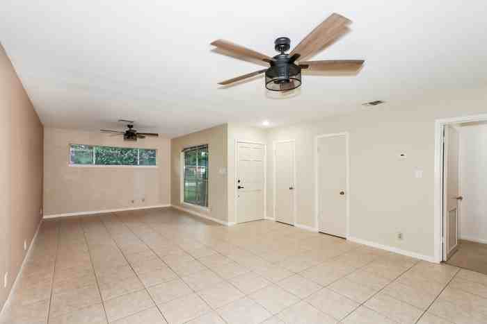 9 Hillcrest St - Photo 2 of 18