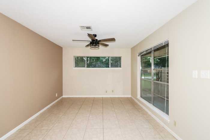 9 Hillcrest St - Photo 3 of 18