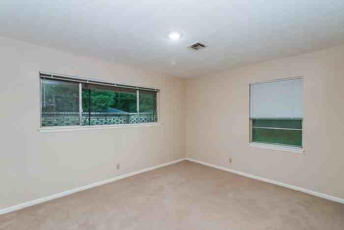 9 Hillcrest St - Photo 7 of 18