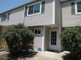 featured image of 220 Elizabeth St #B2