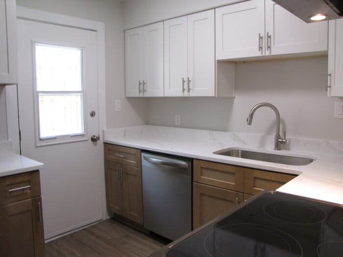 220 Elizabeth St #B2 - Photo 6 of 19