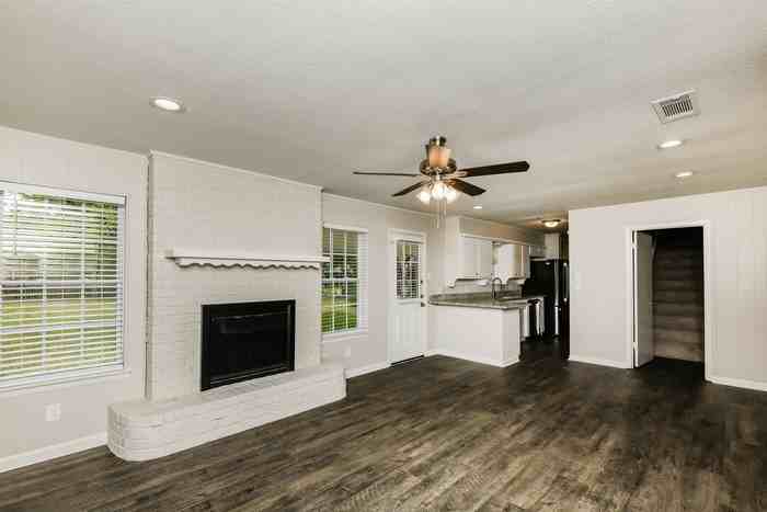 2417 Skyline Dr - Photo 4 of 17