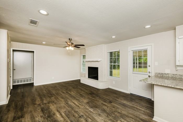 2417 Skyline Dr - Photo 5 of 17