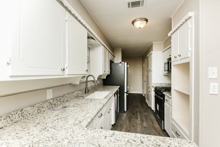 2417 Skyline Dr - Photo 6 of 17