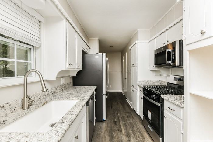 2417 Skyline Dr - Photo 7 of 17