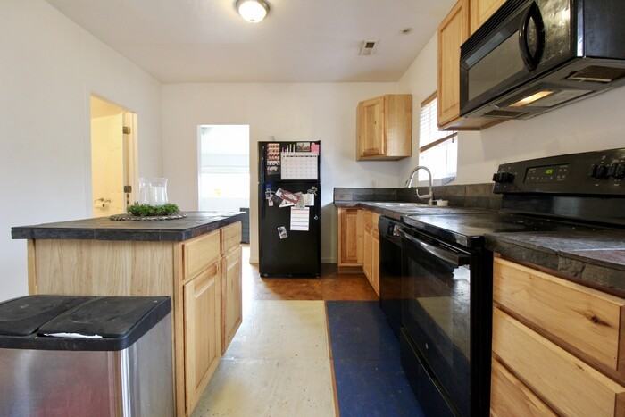 139 S Raleigh St - Photo 3 of 17