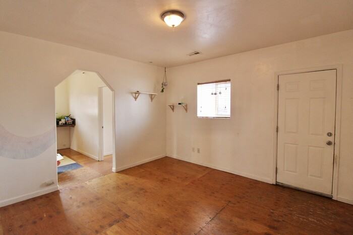 139 S Raleigh St - Photo 4 of 17