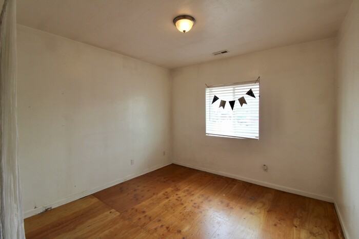 139 S Raleigh St - Photo 5 of 17