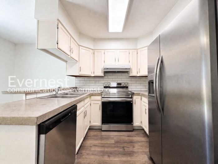 2701 E Nichols Cir - Photo 2 of 26