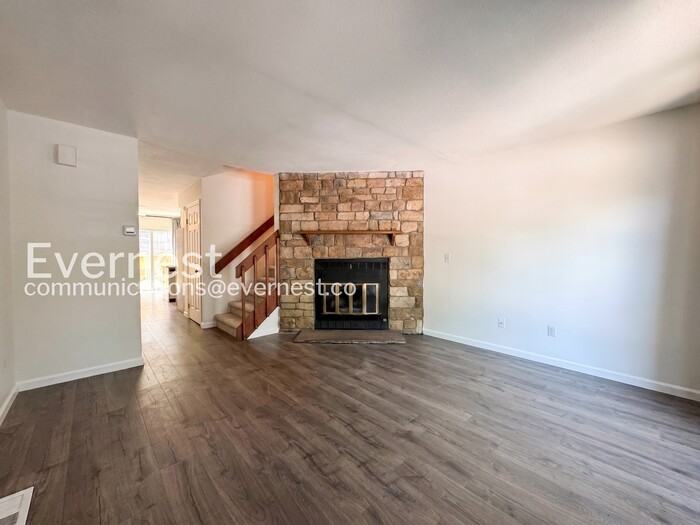 2701 E Nichols Cir - Photo 4 of 26