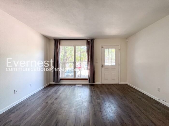 2701 E Nichols Cir - Photo 5 of 26