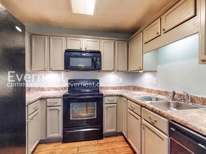 2006 Caladonia Way - Photo 4 of 28