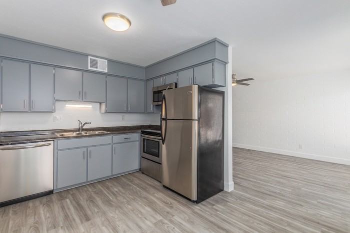 10440 N 11th Ave #1 - Photo 4 of 12
