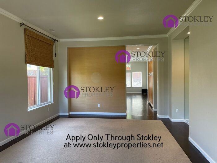 208 Stetson Dr - Photo 2 of 19