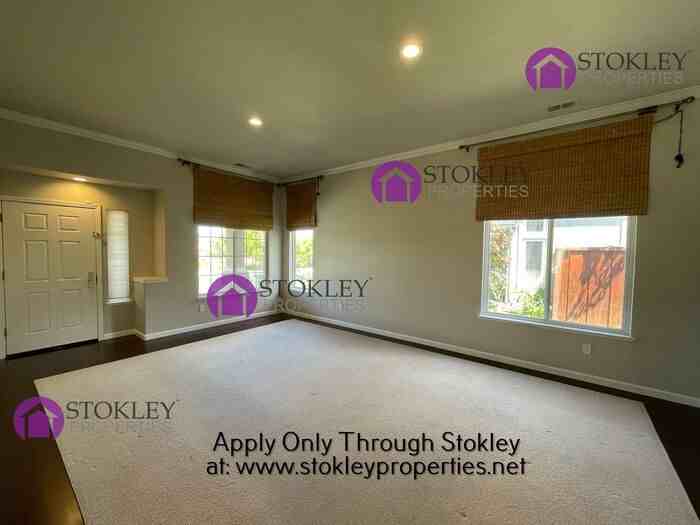 208 Stetson Dr - Photo 3 of 19