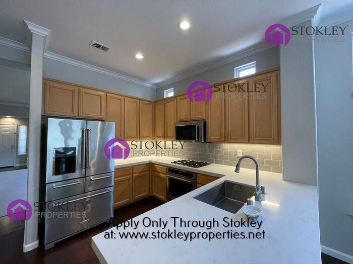 208 Stetson Dr - Photo 4 of 19