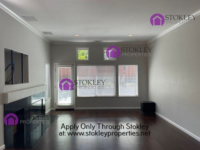 208 Stetson Dr - Photo 6 of 19