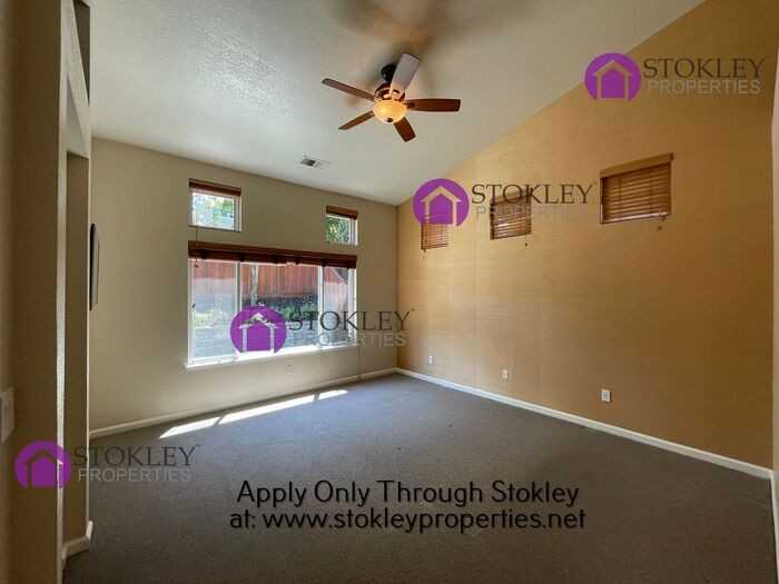 208 Stetson Dr - Photo 7 of 19