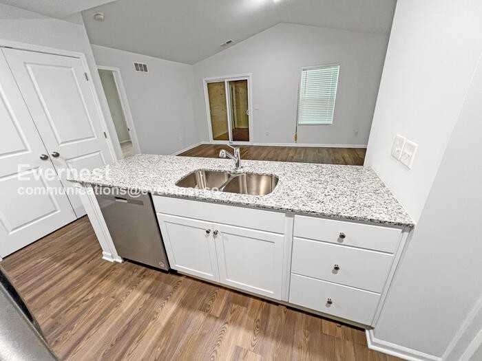 6919 College Ave - Photo 5 of 21