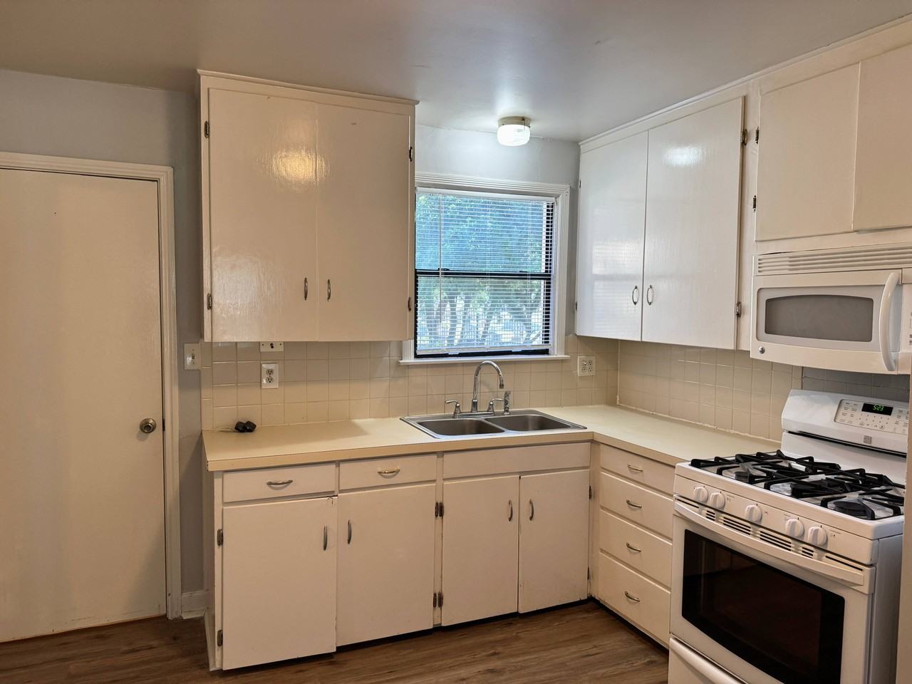 3208 Kenesaw Ave #NA - Photo 7 of 32