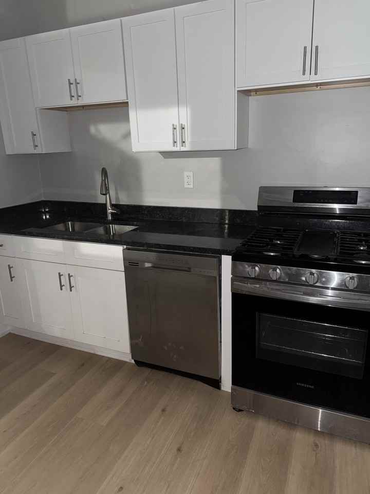 5810 N Ridge Ave #1 - Photo 5 of 9