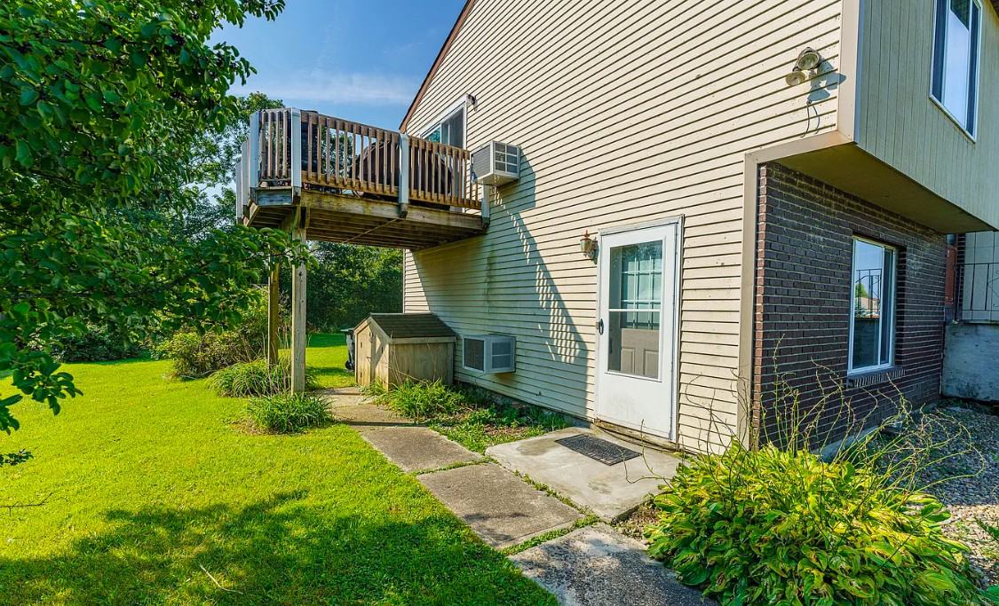 44 Suncrest Dr #2ndFL - Photo 6 of 19