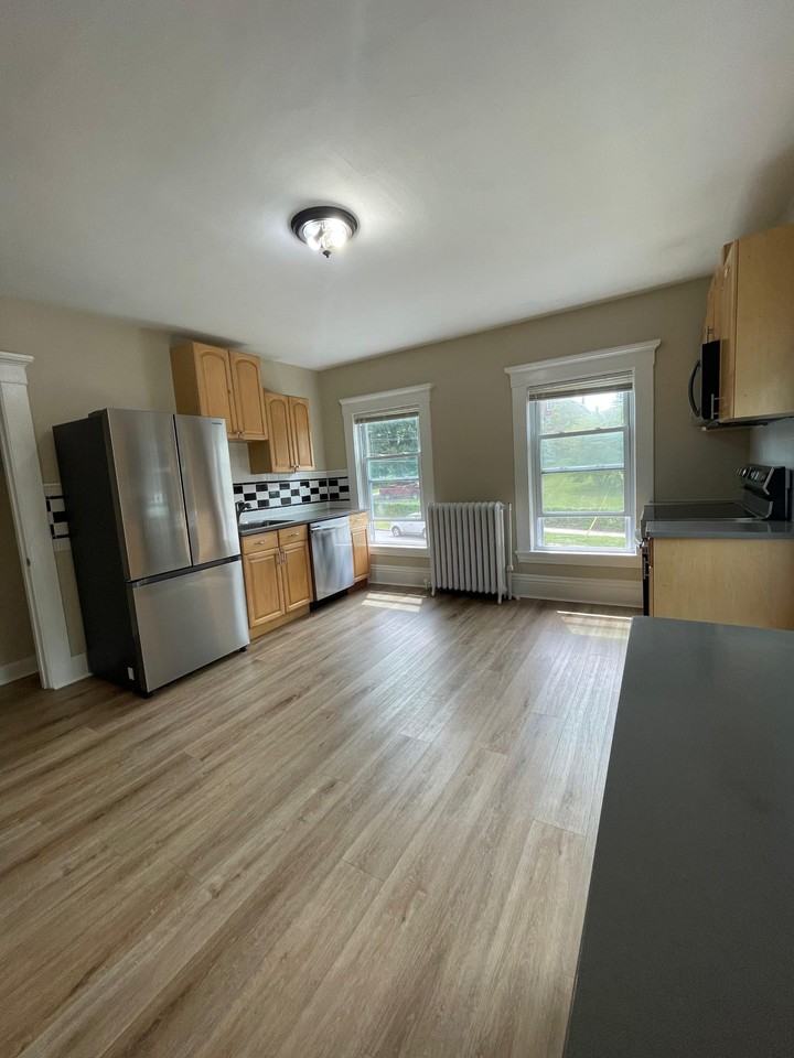 218 Washington St - Photo 2 of 8