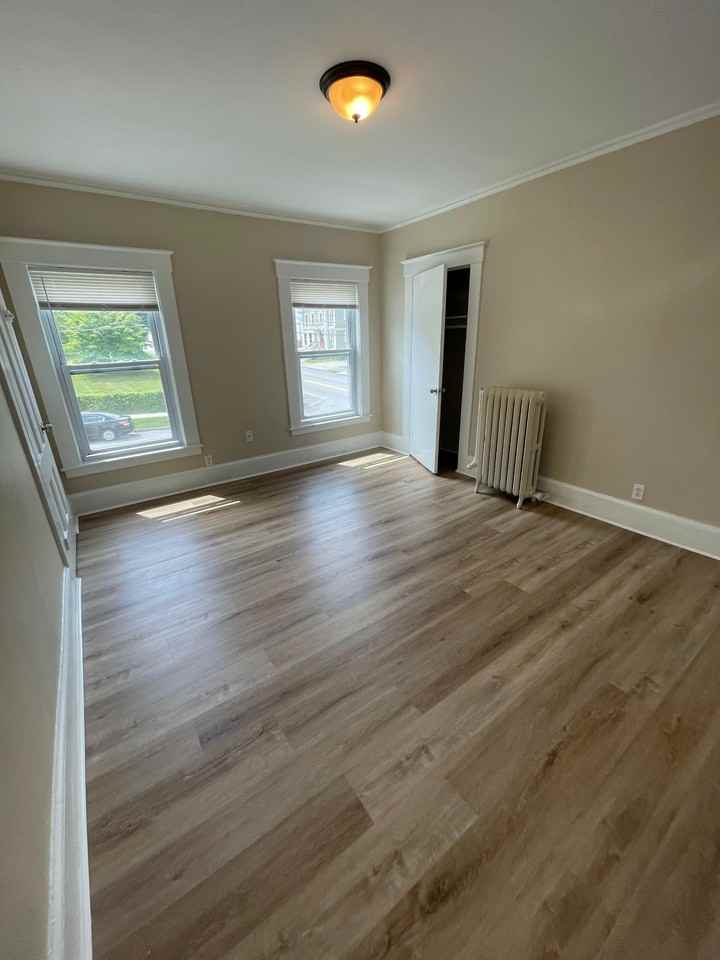 218 Washington St - Photo 4 of 8