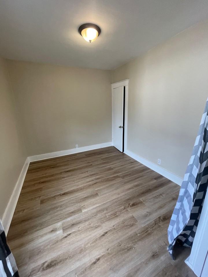 218 Washington St - Photo 5 of 8