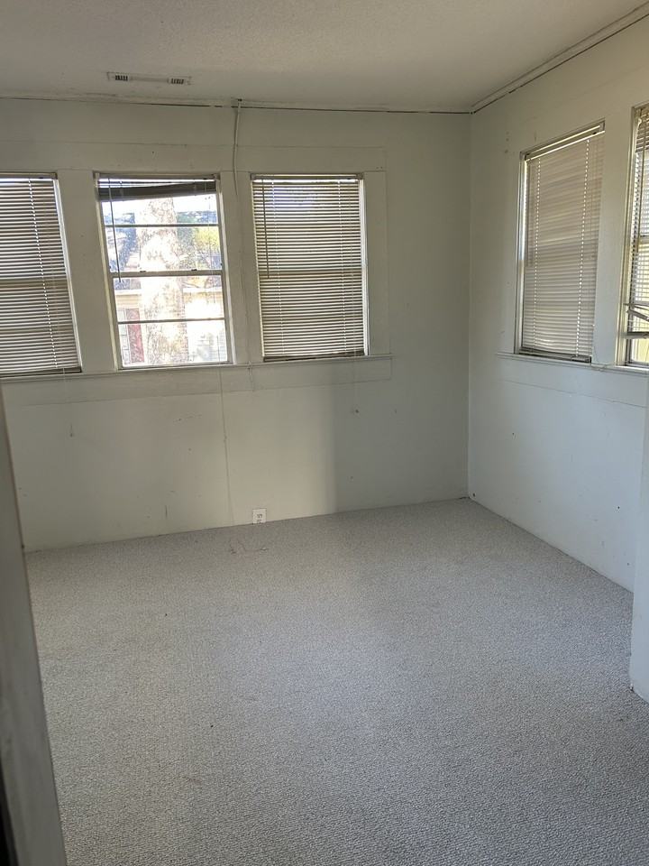307 Columbia Rd #NA - Photo 2 of 7