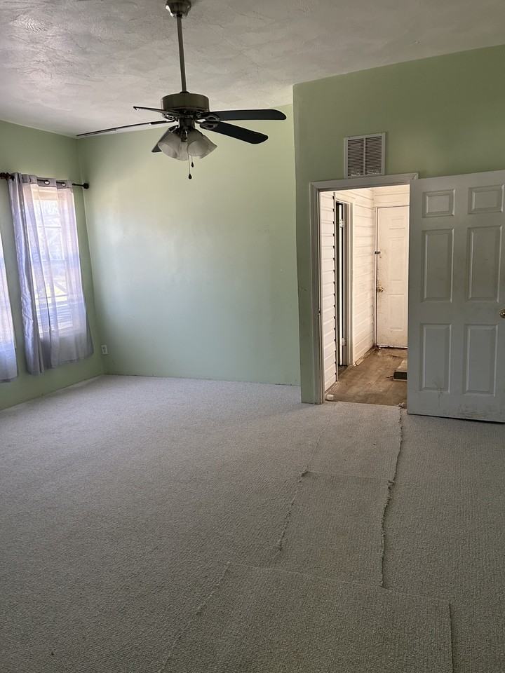 307 Columbia Rd #NA - Photo 3 of 7