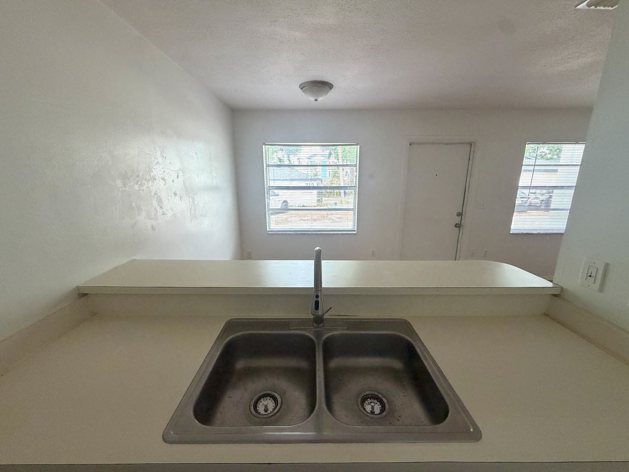 717 Angelina Ln #717 - Photo 4 of 6