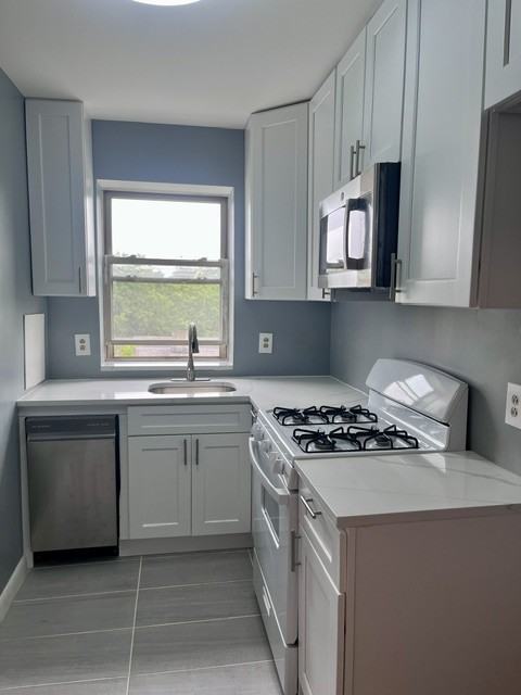 19 Lyons Ave #609 - Photo 2 of 9