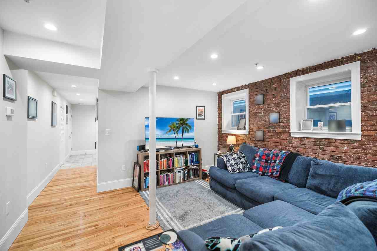 96 Webster St #B - Photo 4 of 21