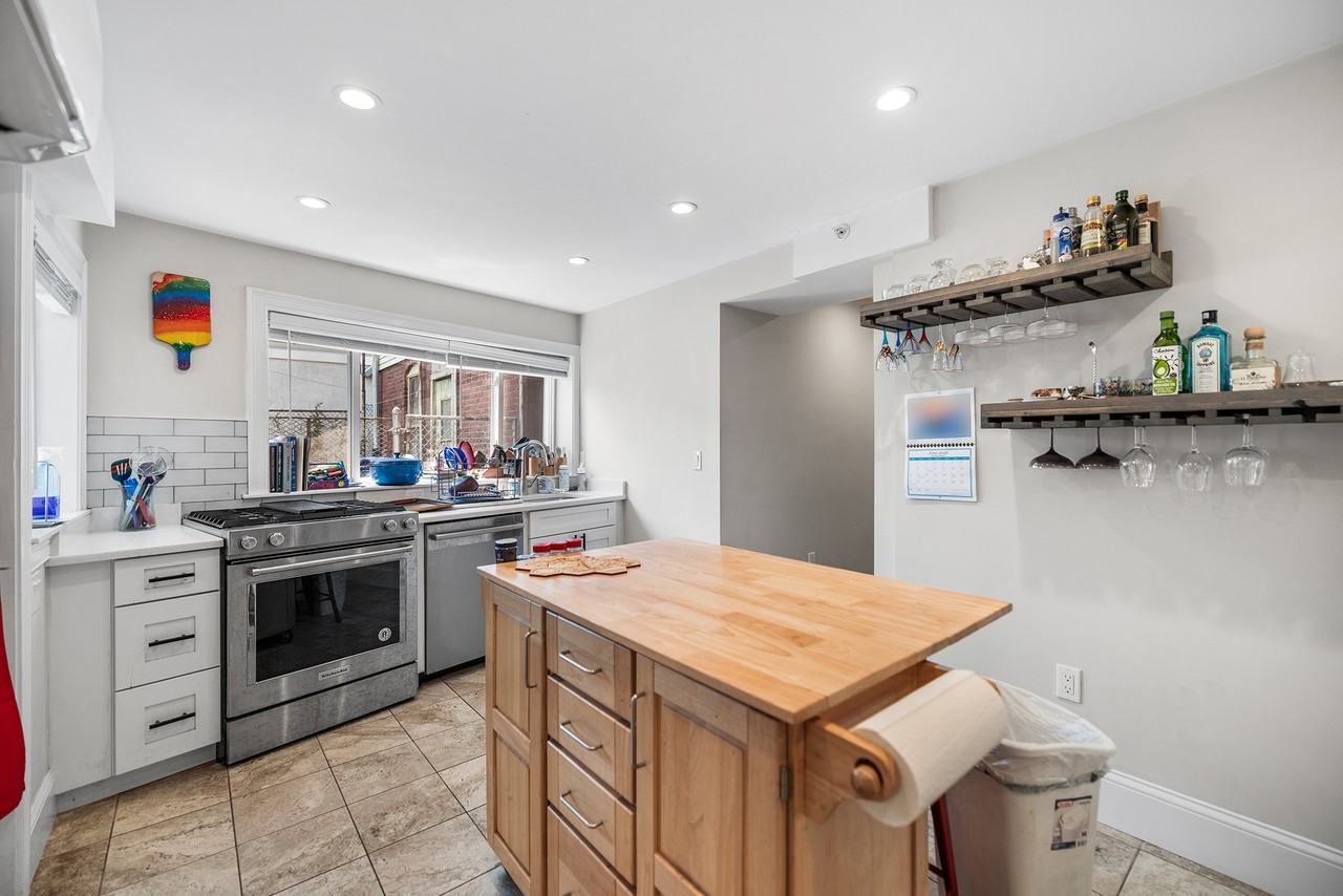 96 Webster St #B - Photo 7 of 21