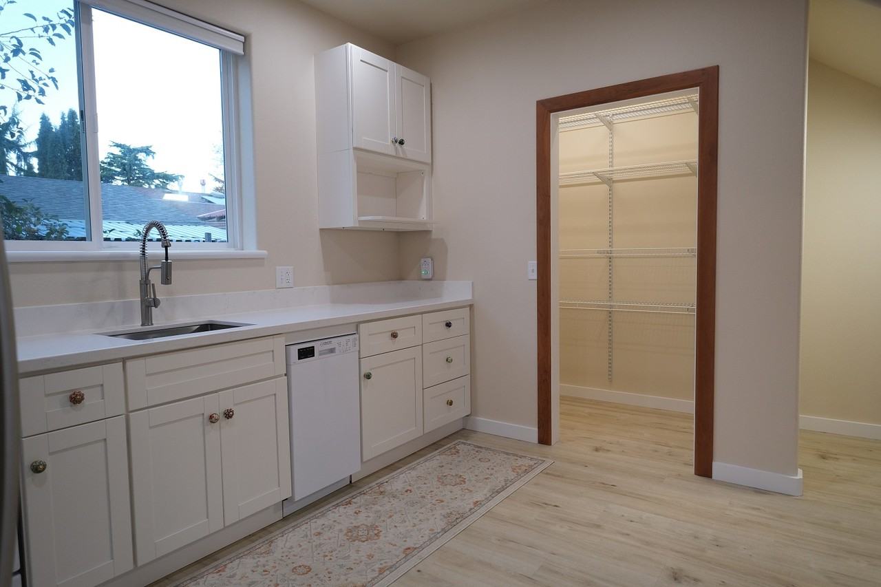 550 S 11th Ave - Photo 2 of 6
