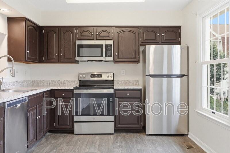 6581 Ewald Ct - Photo 7 of 42