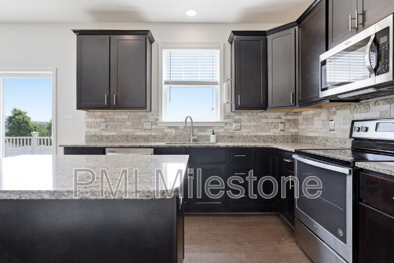371 Lookout Mountain Ct - Photo 7 of 43