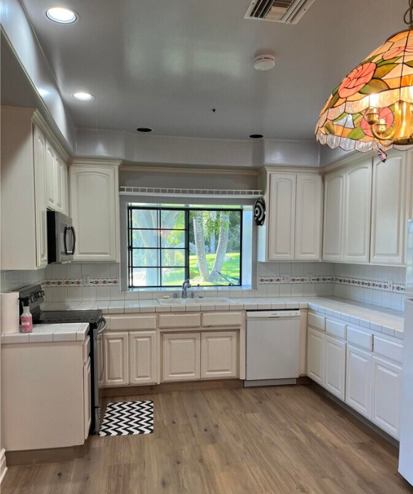 2857 Las Posas Cir #B - Photo 7 of 18