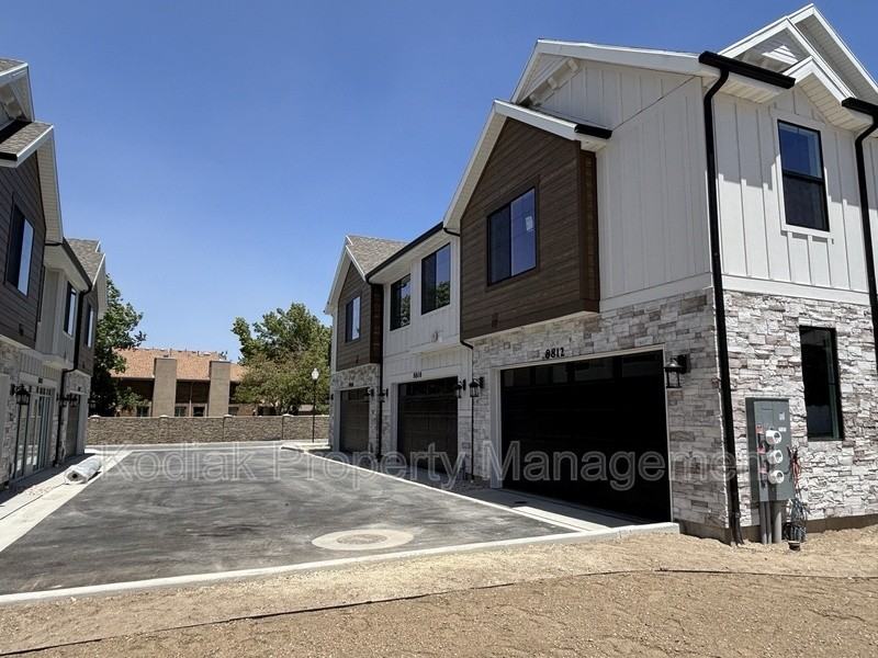 8812 S Cys Park Ln - Photo 4 of 5
