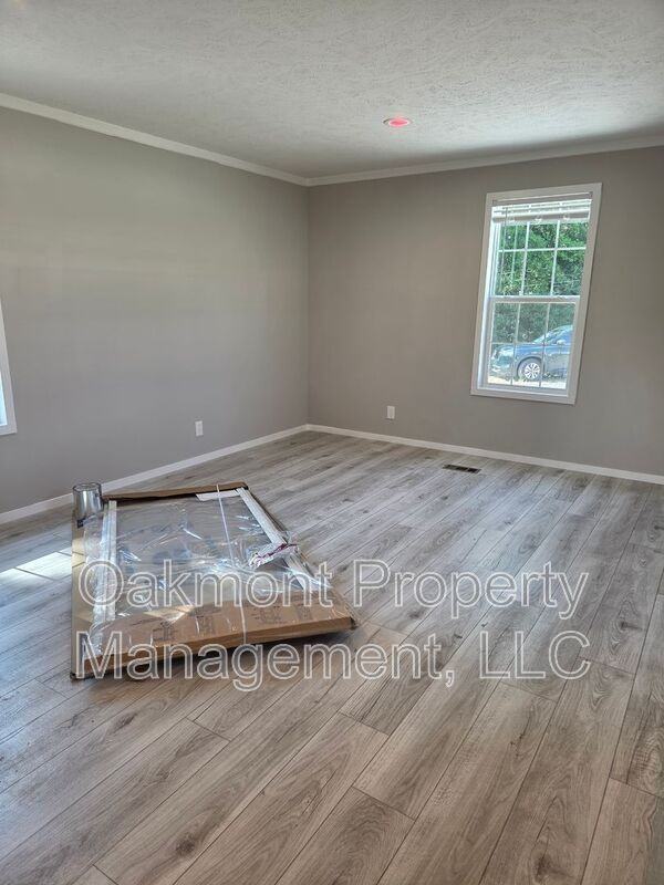 223 Plum Dr - Photo 2 of 8